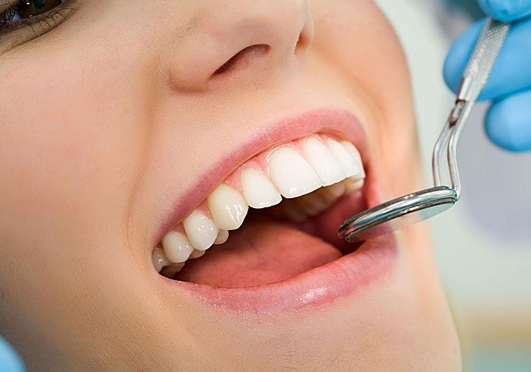 ¿Irrigador dental, cepillo eléctrico o raspador de lengua? La higiene bucal más efectiva